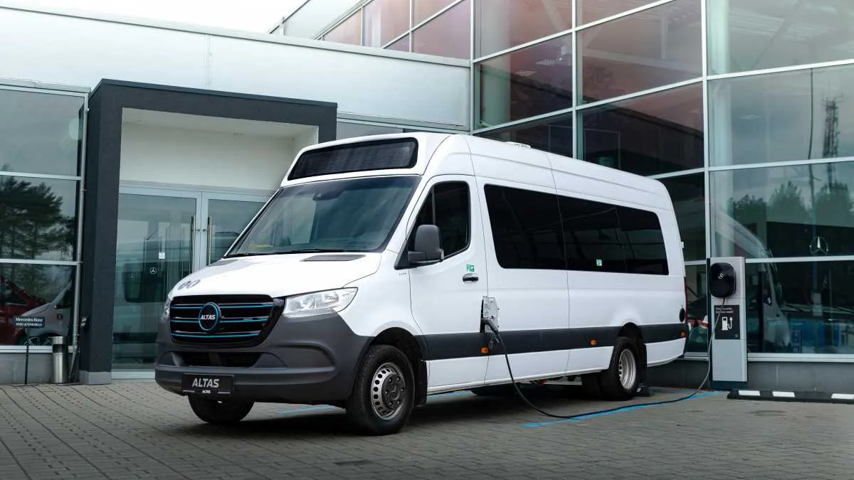 „Altas Auto“ pristatė pirmuosius elektrinius autobusus
