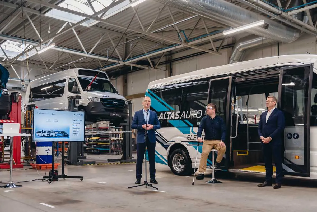 „Altas Auto“ pristatė pirmuosius elektrinius autobusus