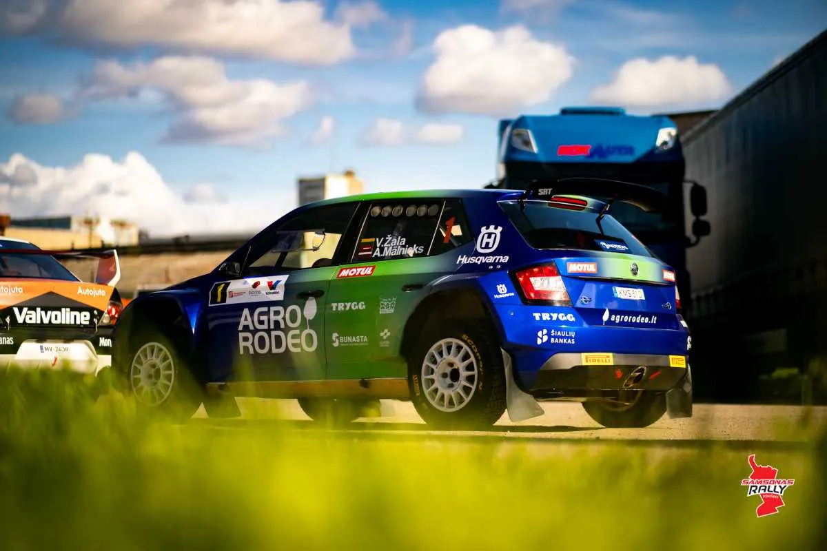 „Samsonas Rally Rokiškis“ dalyviai savo automobilius pristatė techninei komisija