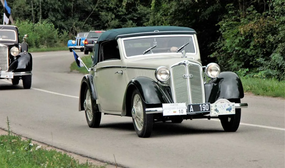 Biržuose – senovinių automobilių magija