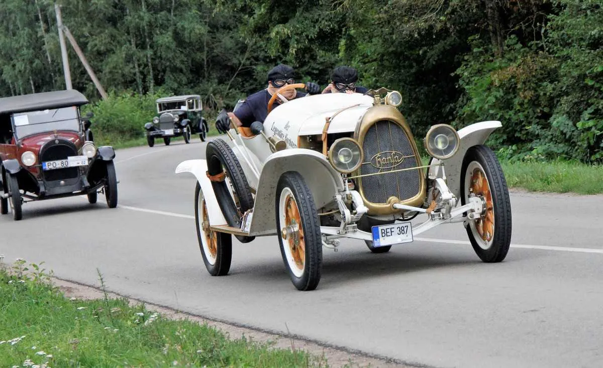 Biržuose – senovinių automobilių magija