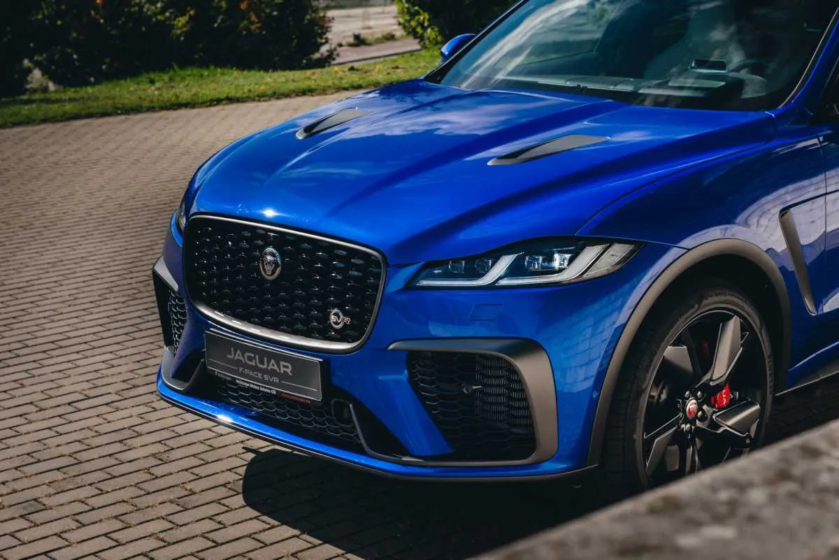 „Jaguar“ į Lietuvą atvežė ypatingą visureigį – 550 AG „F-Pace SVR“