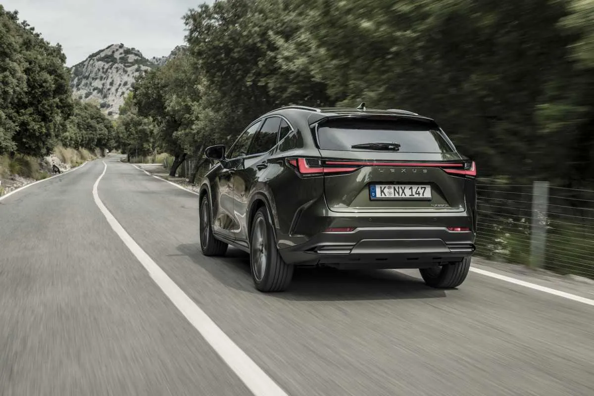 „Lexus“ pristatė naująjį NX