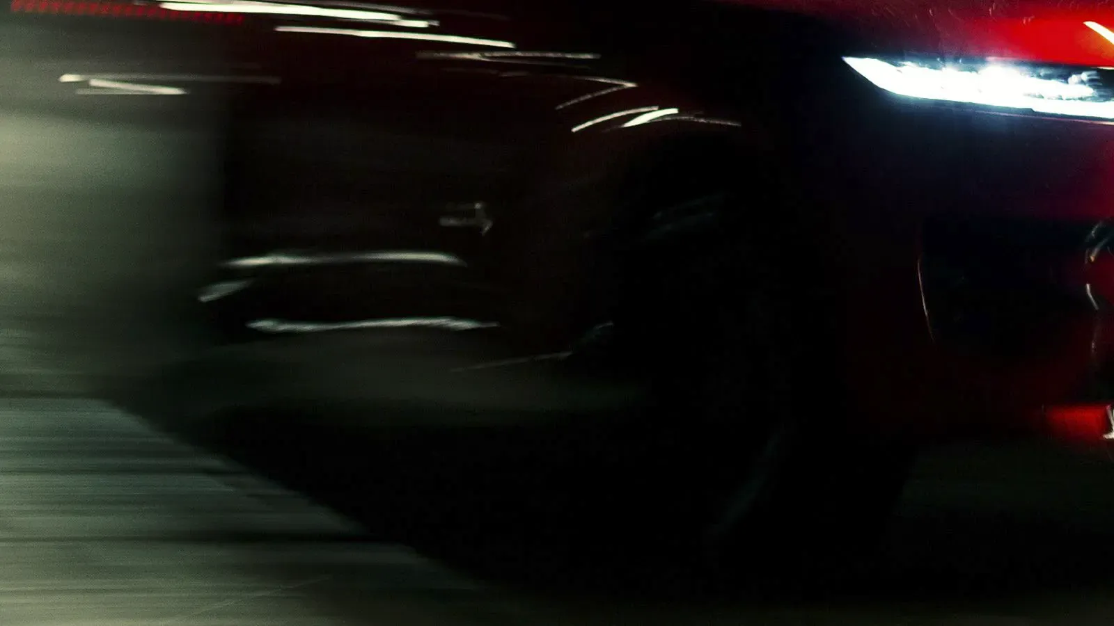 „Jaguar Land Rover“ paruošė dar vieną naujieną – iki unikalaus iššūkio liko tik dvi savaitės