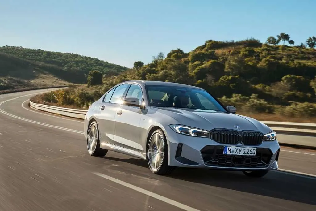 Atnaujinti „BMW 3“ modeliai – turės net 7-ias iš tinklo įkraunamo hibrido versijas