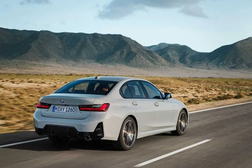 Atnaujinti „BMW 3“ modeliai – turės net 7-ias iš tinklo įkraunamo hibrido versijas