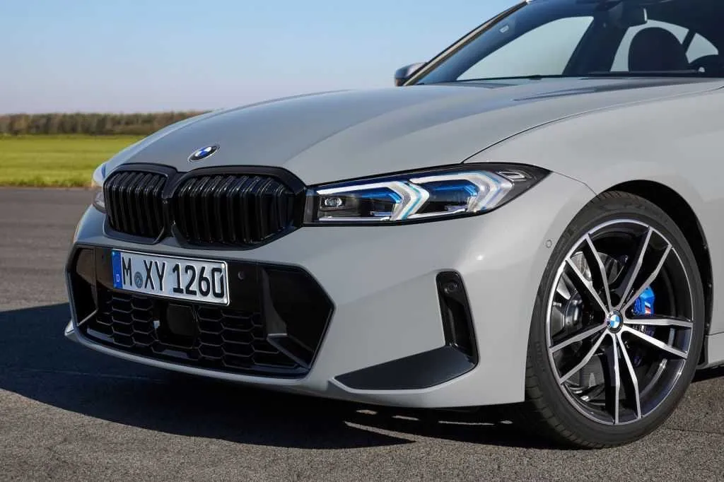 Atnaujinti „BMW 3“ modeliai – turės net 7-ias iš tinklo įkraunamo hibrido versijas