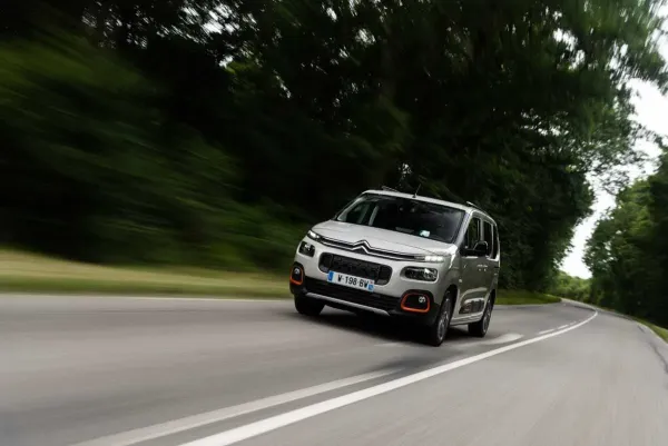 Ieškantiems racionalaus šeimos automobilio specialistai turi gerą žinią: vienatūrius nurašyti dar anksti