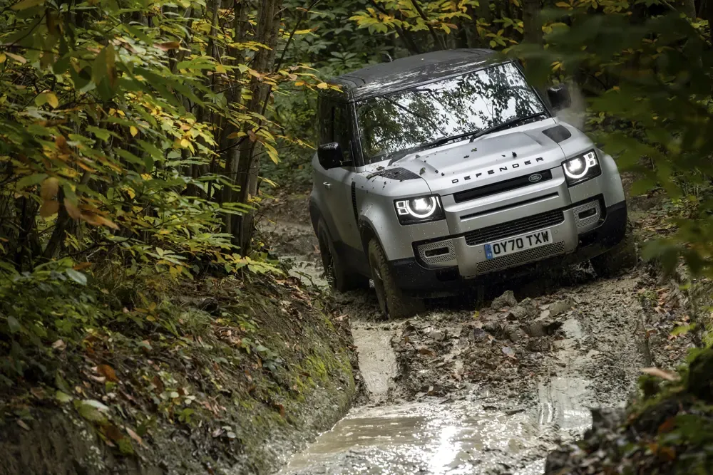 „Jaguar Land Rover“ skelbia ambicingus tvarumo tikslus, kurie nustatys naujus prabangių automobilių pramonės standartus
