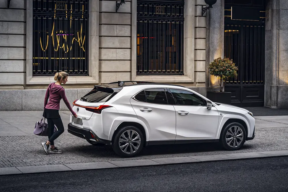 „Lexus UX 250h“ atnaujinimai: naujos technologijos, patobulintas valdymas ir didesnis pasirinkimas