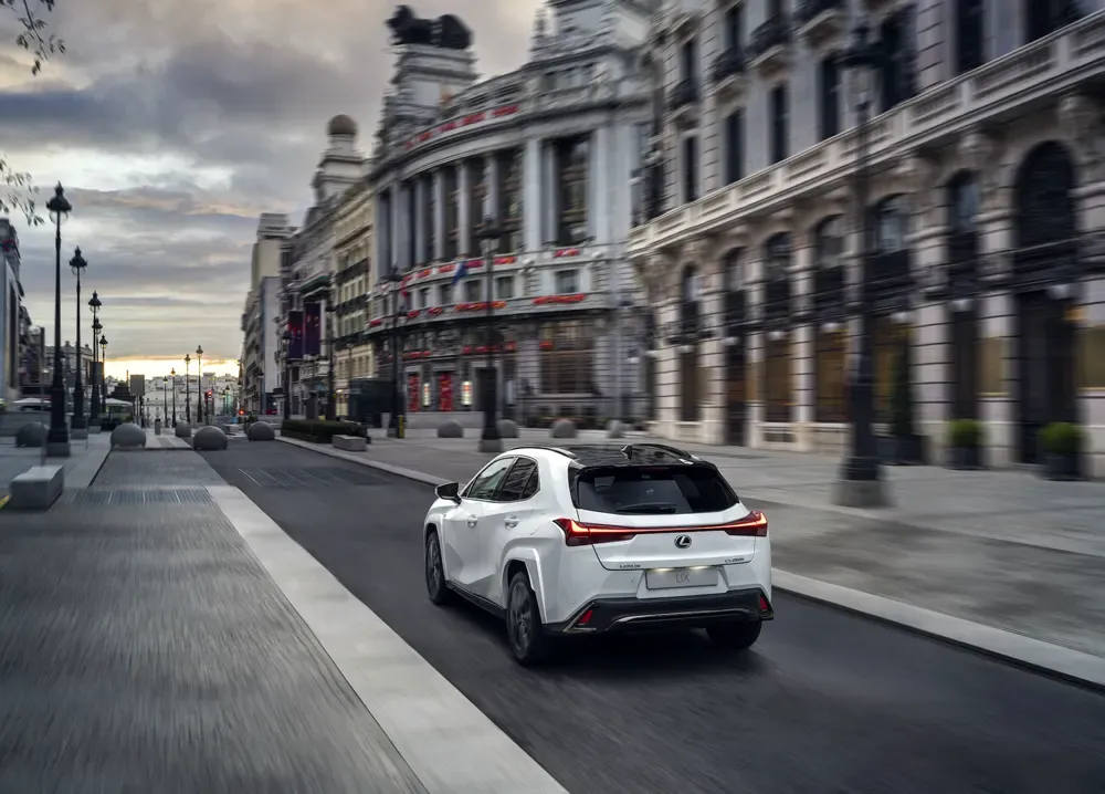 „Lexus UX 250h“ atnaujinimai: naujos technologijos, patobulintas valdymas ir didesnis pasirinkimas