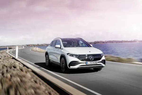 Lietuvoje jau galima užsakyti naująjį „Mercedes-Benz EQA“ elektromobilį