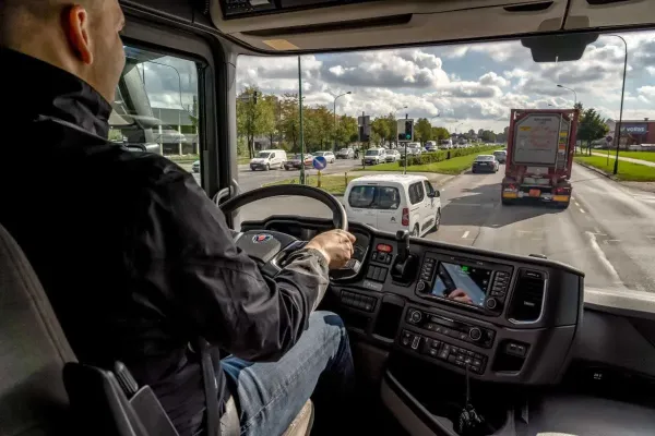 Pasakė, kas gali išspręsti daugumą transporto pasaulio rūpesčių: užtenka nedidelės dėžutės sunkvežimyje
