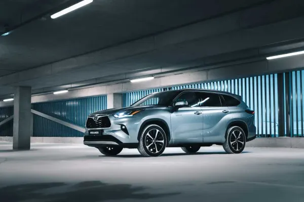 Didžiausias „Toyota“ hibridinis visureigis „Highlander“ atvyko į  Lietuvą