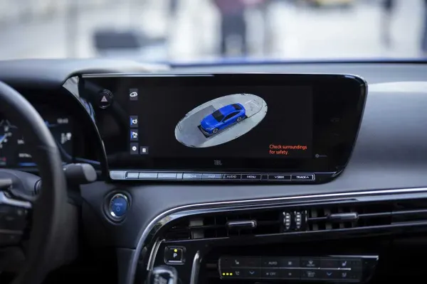 Naujas vardas saugesniuose „Toyota“ automobiliuose – „T-Mate“