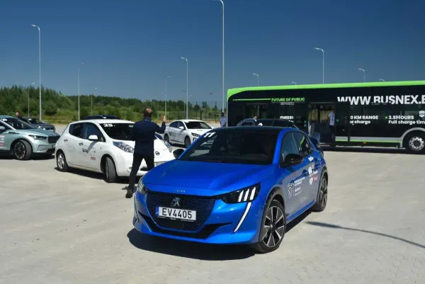 Sieks Lietuvos rekordo – Gineso rekordas net 507 elektromobiliai vienoje vietoje