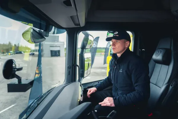 „DKV LIVE Metų sunkvežimio“ konkurse pirmą kartą Lietuvoje patikrintas svarbiausias sunkiasvorių saugumo rodiklis