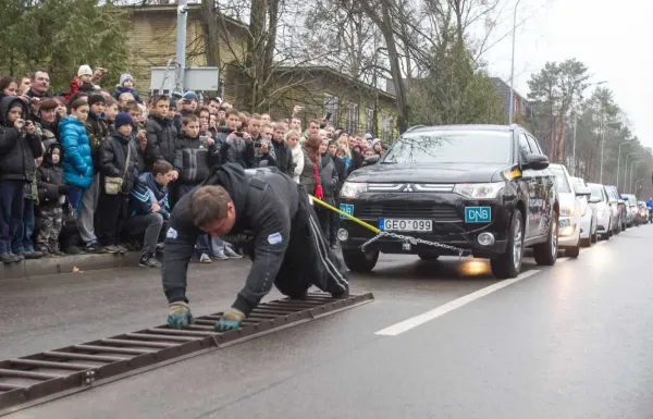 „DKV LIVE Metų sunkvežimio“ konkurse laukia iššūkis stipriausiam pasaulio žmogui Žydrūnui Savickui