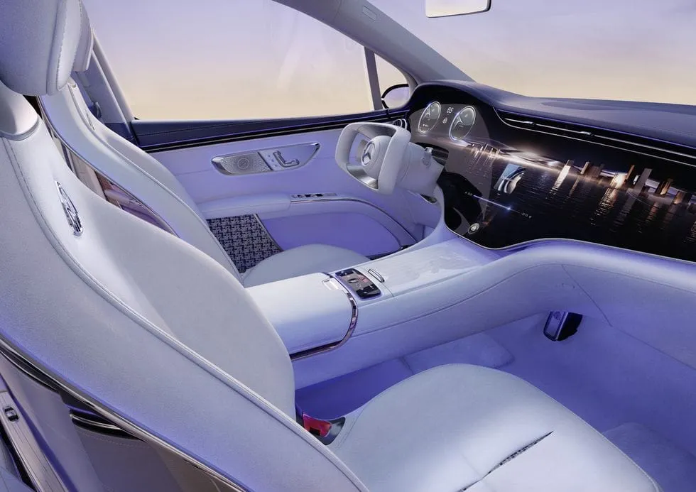 „Mercedes-Maybach“ ruošia prabangų krosoverį: pirmasis EQS vaizdas