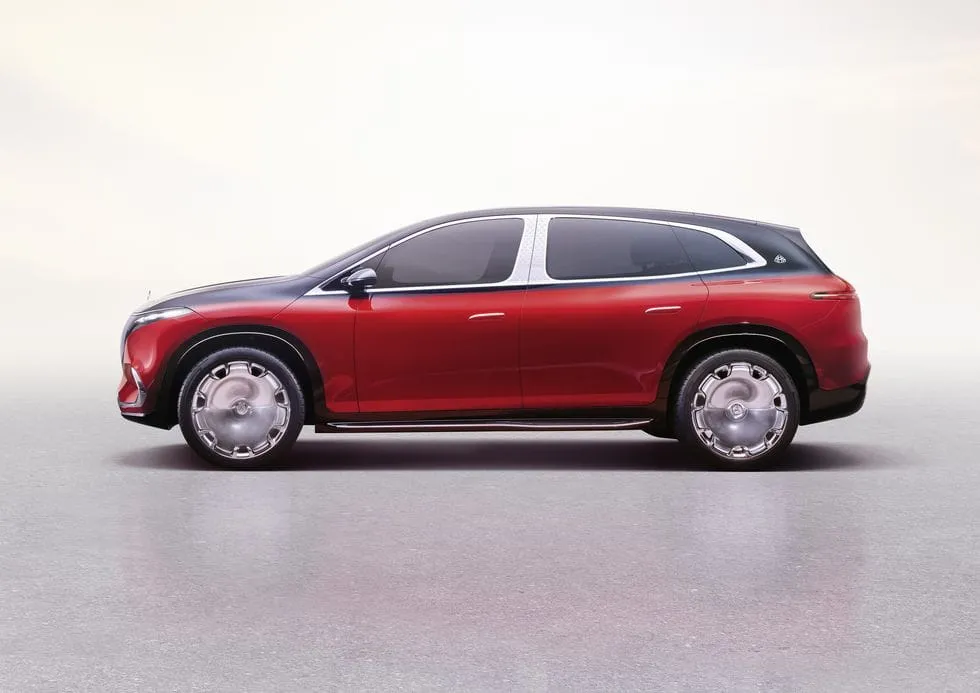 „Mercedes-Maybach“ ruošia prabangų krosoverį: pirmasis EQS vaizdas