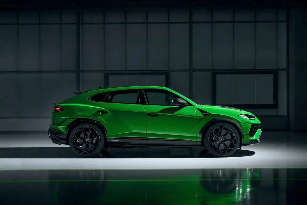 Lamborghini Urus Performante – pakelta Super SUV kartelė. Molto caldo !