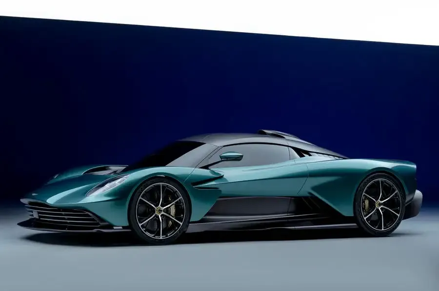 Parodė ir „Aston Martin Valhalla” interjerą