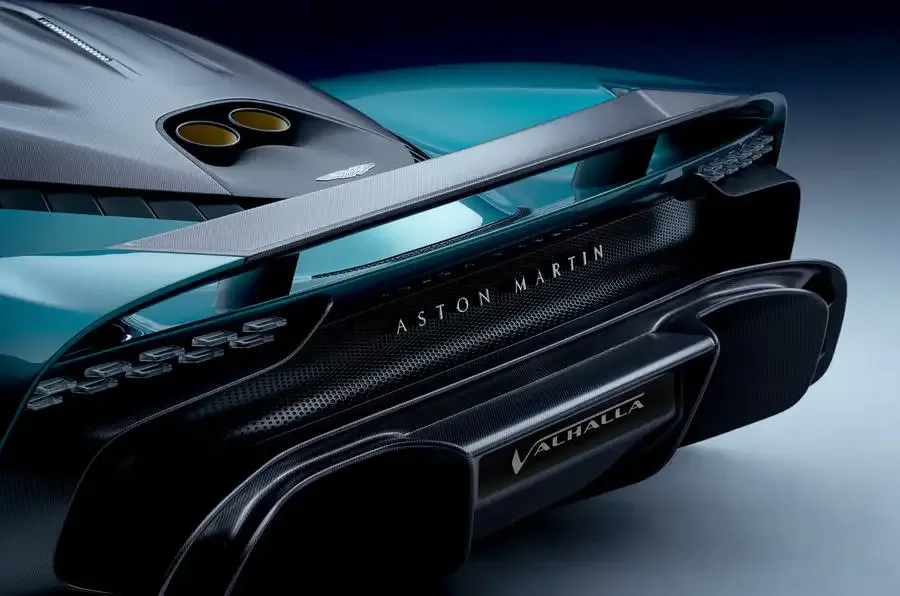 Parodė ir „Aston Martin Valhalla” interjerą