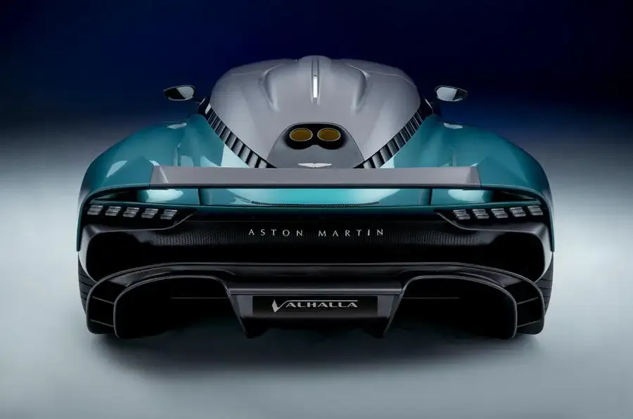 Parodė ir „Aston Martin Valhalla” interjerą