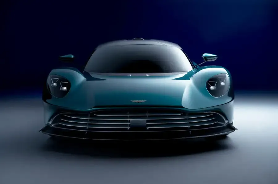Parodė ir „Aston Martin Valhalla” interjerą