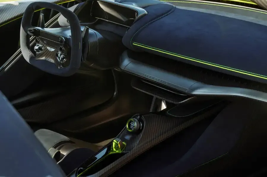 Parodė ir „Aston Martin Valhalla” interjerą