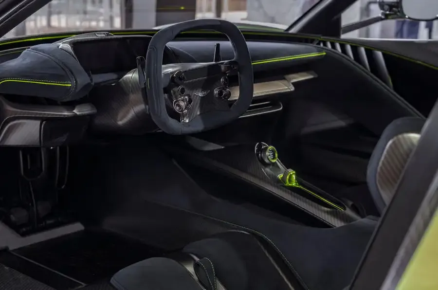 Parodė ir „Aston Martin Valhalla” interjerą