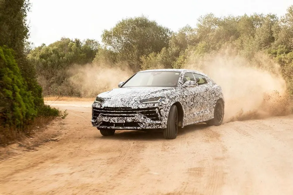 Lamborghini Urus Performante – pakelta Super SUV kartelė. Molto caldo !