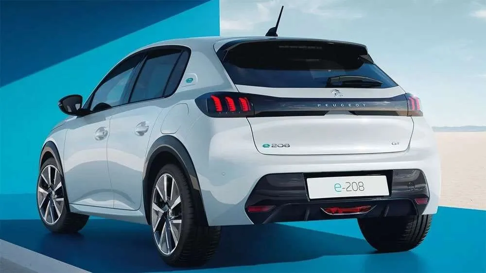 Dar vienas „Peugeot e-208” patobulinimas: galingesnis variklis ir didesnis akumuliatorius