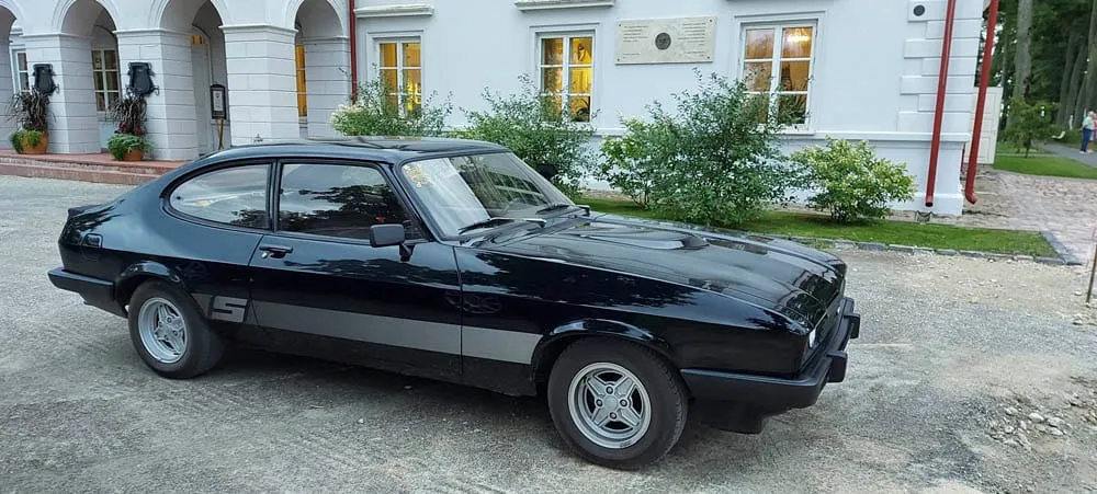 Istorinių automobilių ralio kolonoje – skirtingi eksponatai
