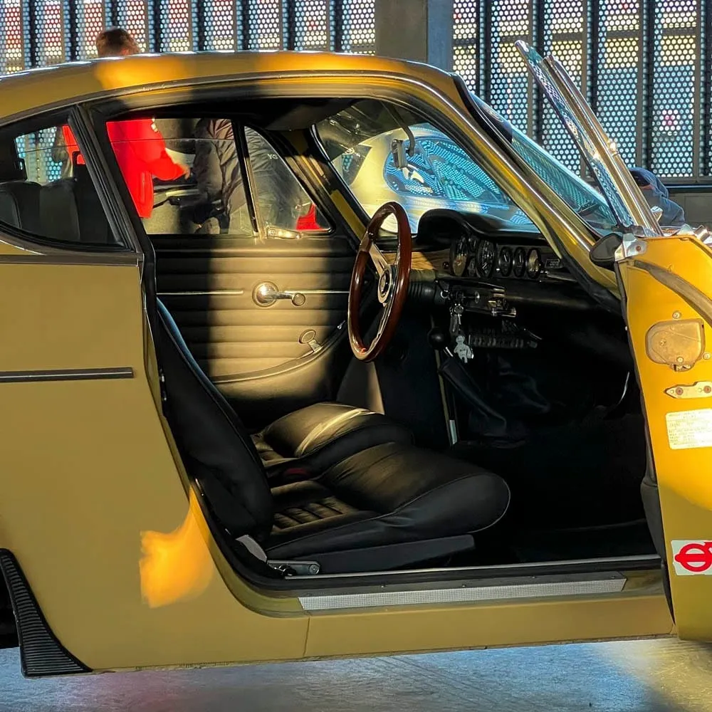 Istorinių automobilių ralio kolonoje – skirtingi eksponatai
