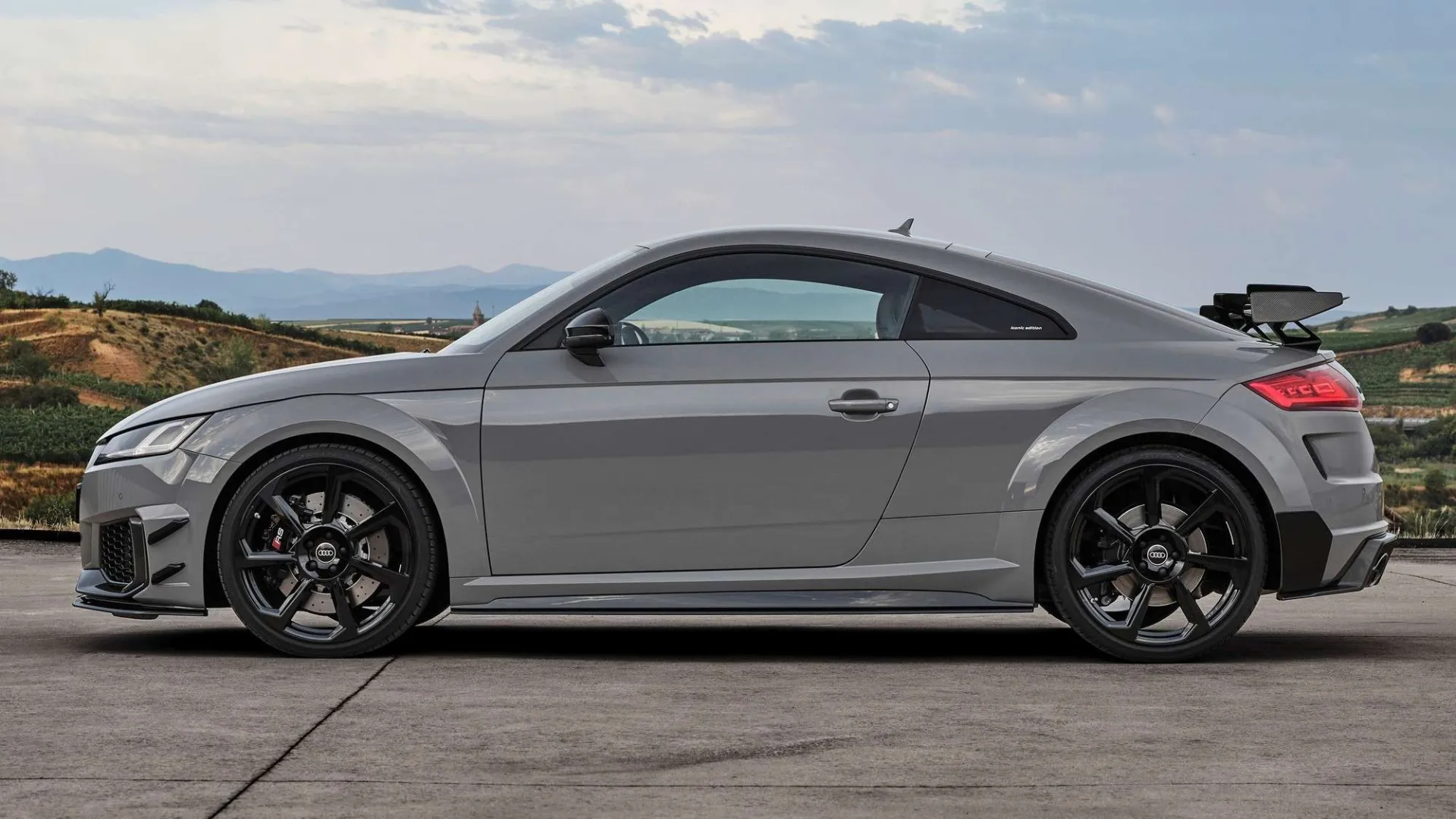 Audi TT RS Coupe iconic edition: atsisveikinimo versija Europai
