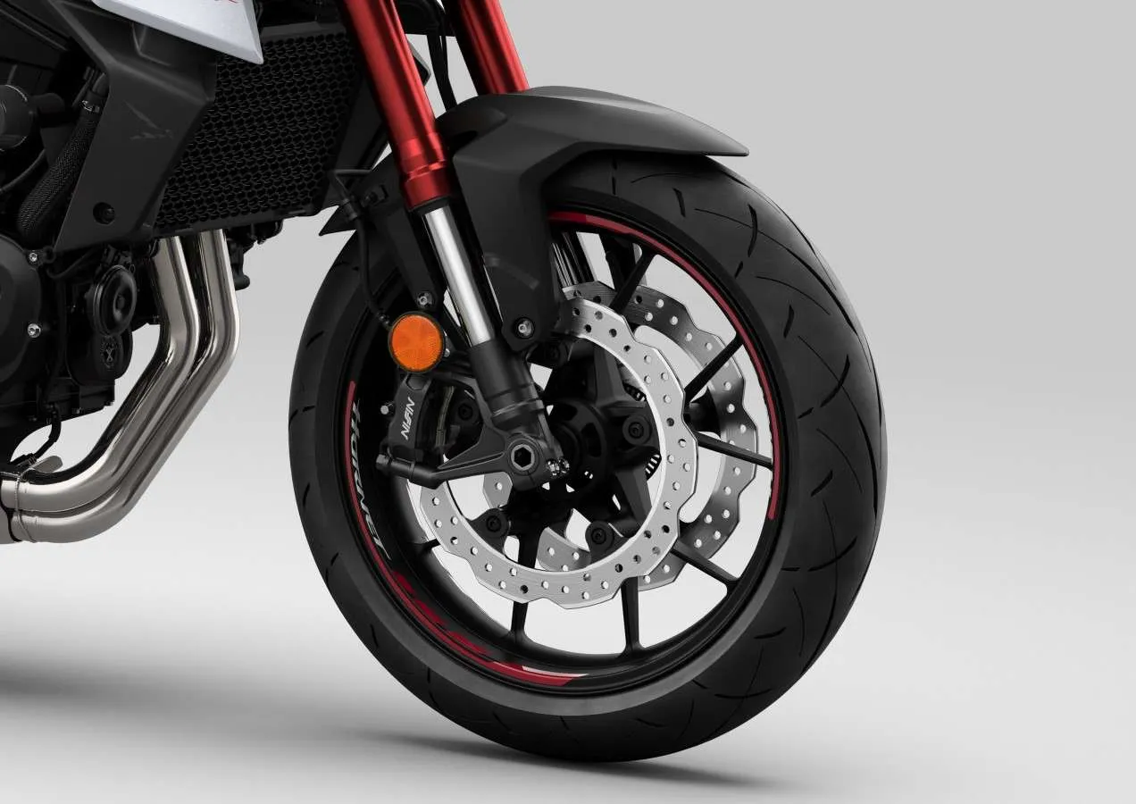 „Honda” pristato CB750 Hornet
