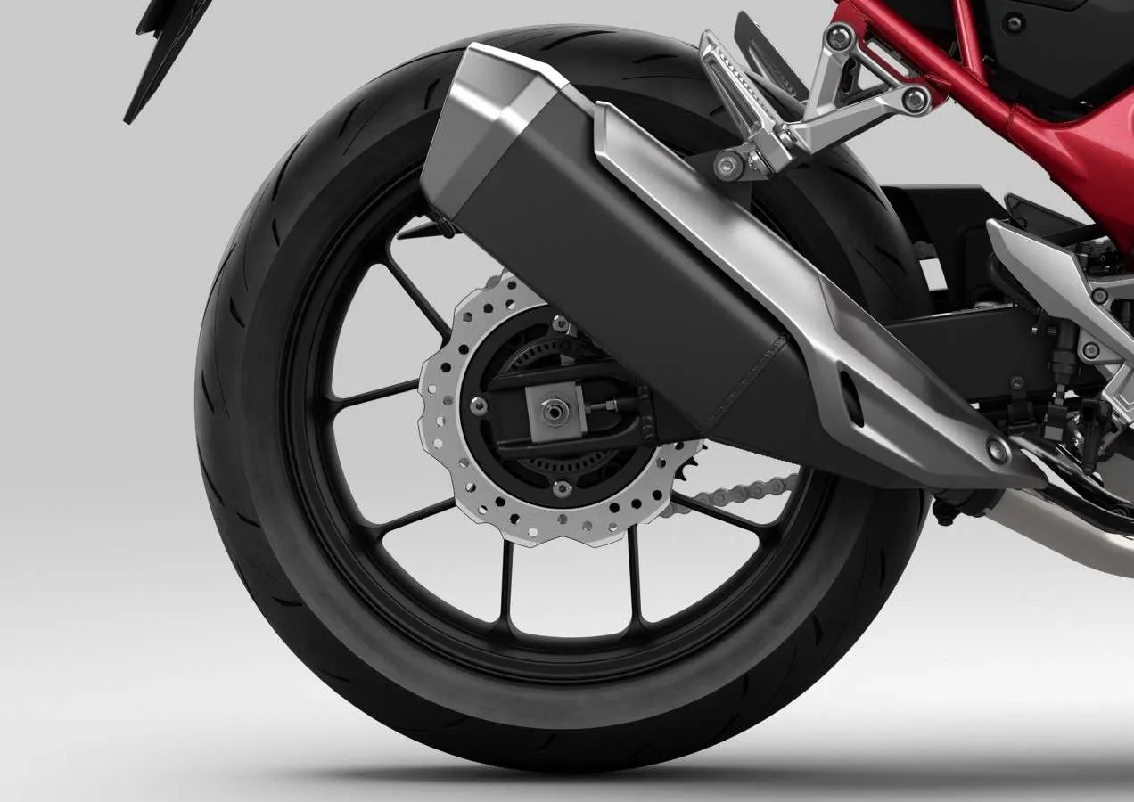 „Honda” pristato CB750 Hornet
