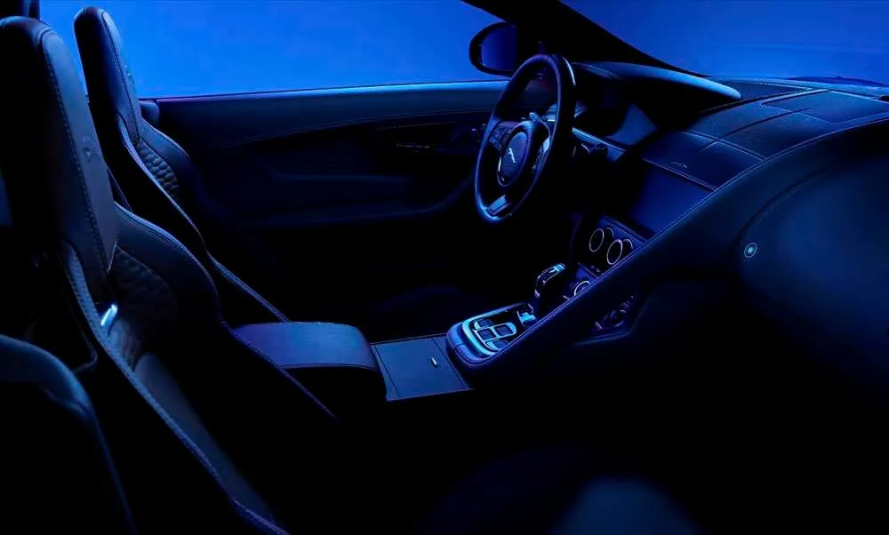 Sportinių automobilių 75 metų jubiliejų minėsianti „Jaguar“ bendrovė pristatė atnaujintą „F-Type“ modelį