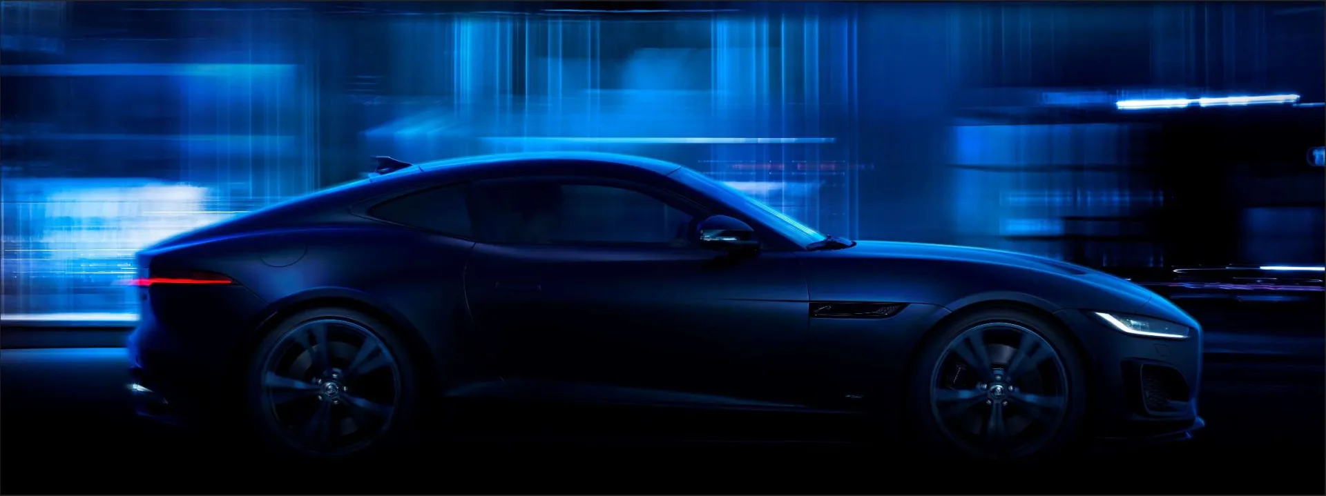Sportinių automobilių 75 metų jubiliejų minėsianti „Jaguar“ bendrovė pristatė atnaujintą „F-Type“ modelį