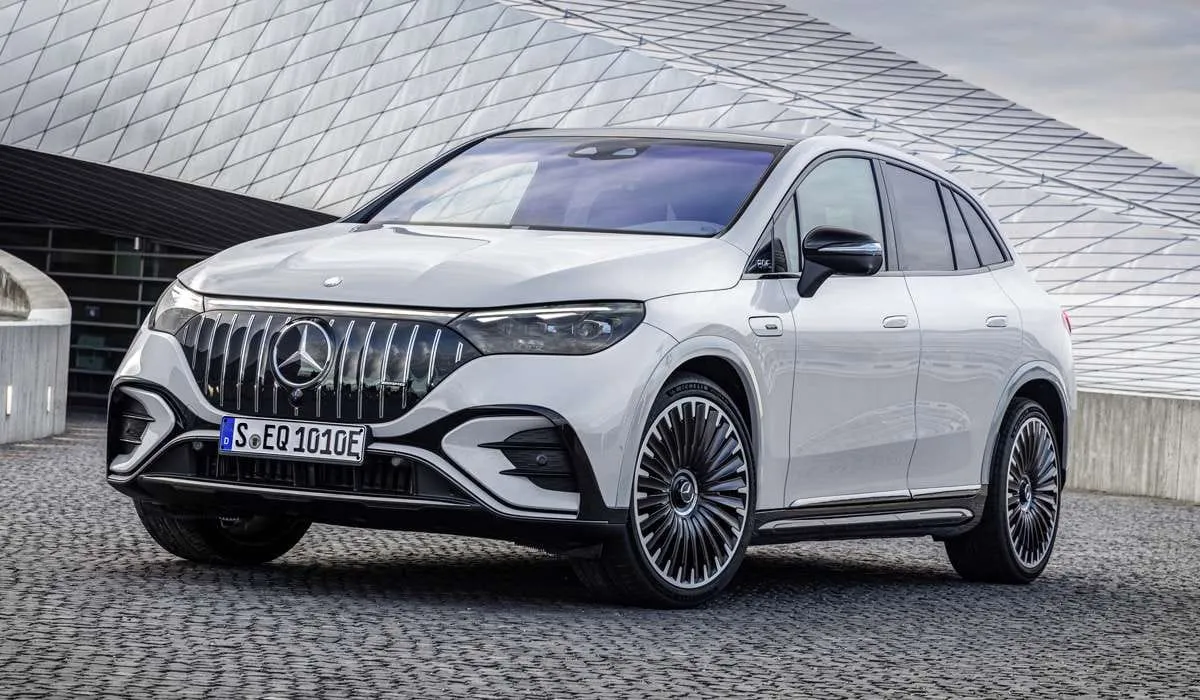Pristatytas „Mercedes-Benz EQE SUV” elektrinis krosoveris