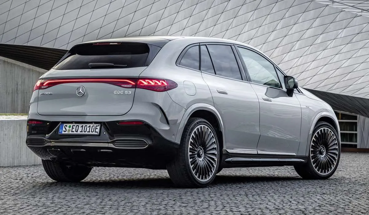 Pristatytas „Mercedes-Benz EQE SUV” elektrinis krosoveris