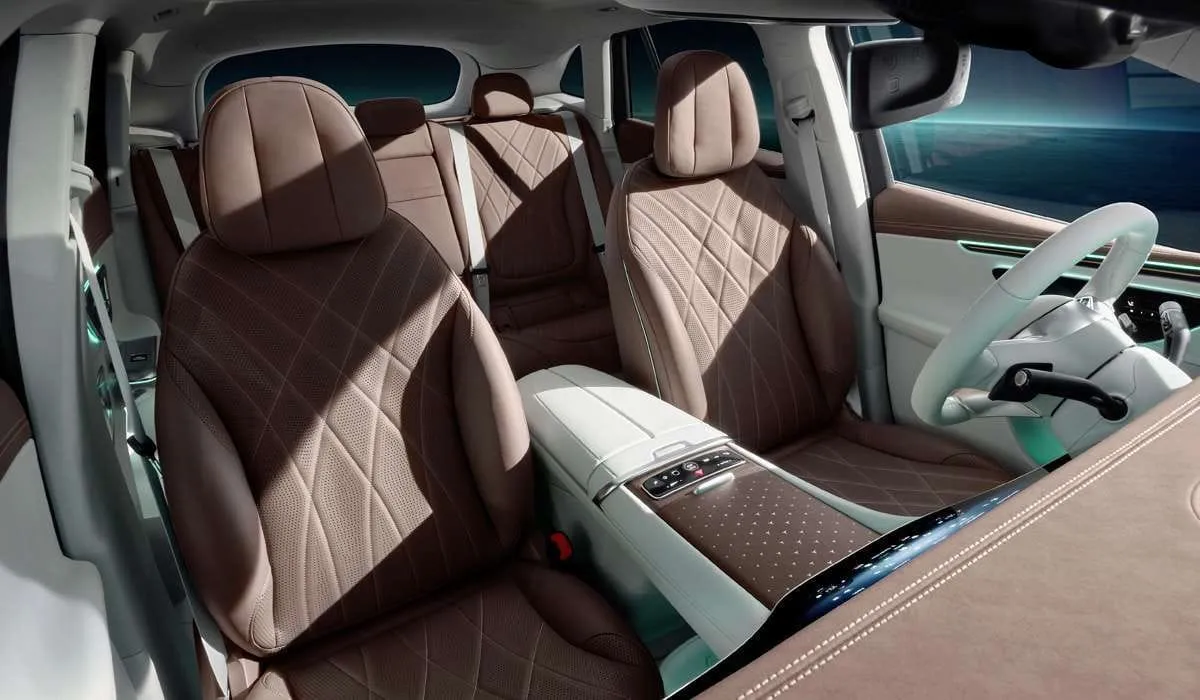 Pristatytas „Mercedes-Benz EQE SUV” elektrinis krosoveris