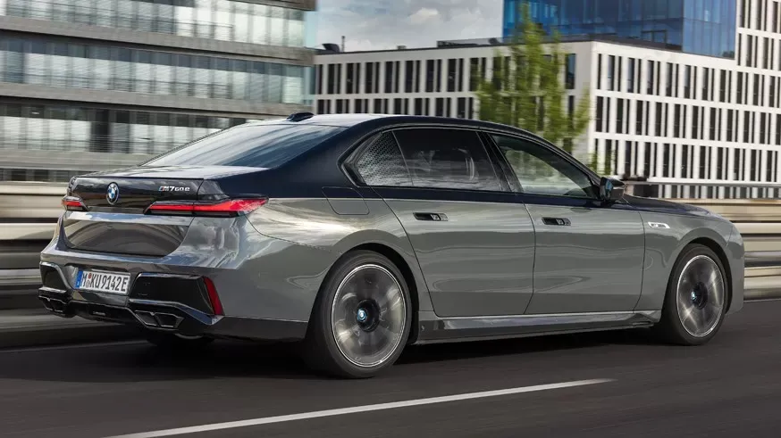 7 serijos BMW linija papildoma dyzeliniais ir iš tinklo įkraunamais hibridiniais varikliais