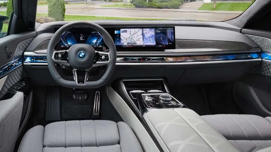 7 serijos BMW linija papildoma dyzeliniais ir iš tinklo įkraunamais hibridiniais varikliais