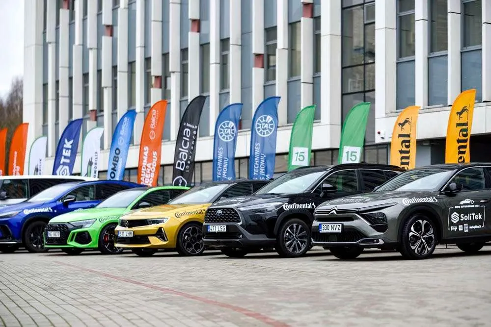 Pokalbius apie arklio galias po kapotų pakeitė išaugęs dėmesys kitai automobilio vietai