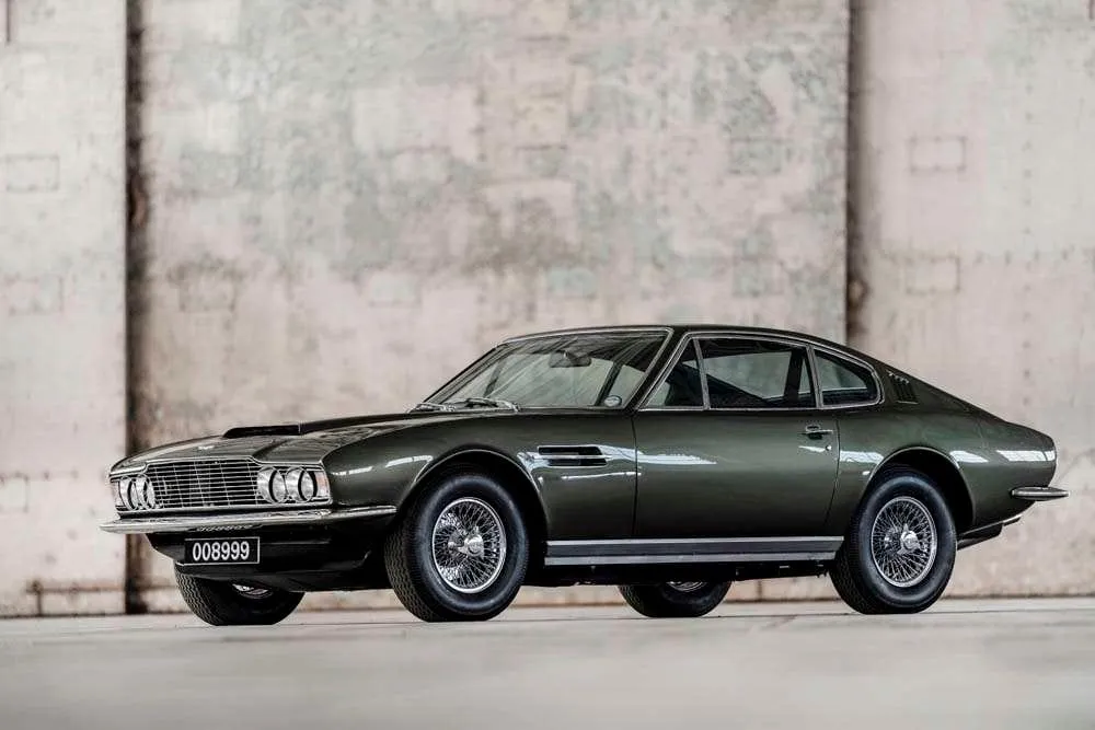 Aktoriaus Danielio Craigo pasirinkimas realiame gyvenime buvo Aston Martin V12 Vantage Rodster (Gamintojo nuotr.) Papasakojo, ką perka išskirtinių automobilių mėgėjai: ant svarstyklių gula istorija