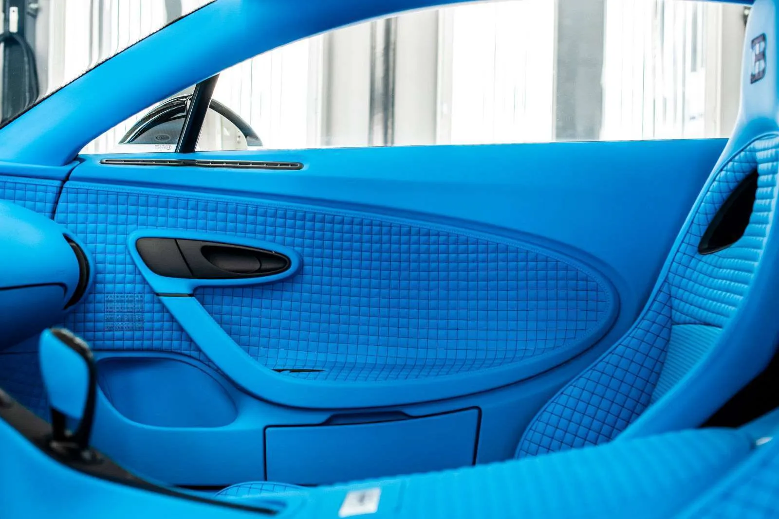 Paskutinis iš dešimties „Bugatti Centodieci” pristatytas savininkui