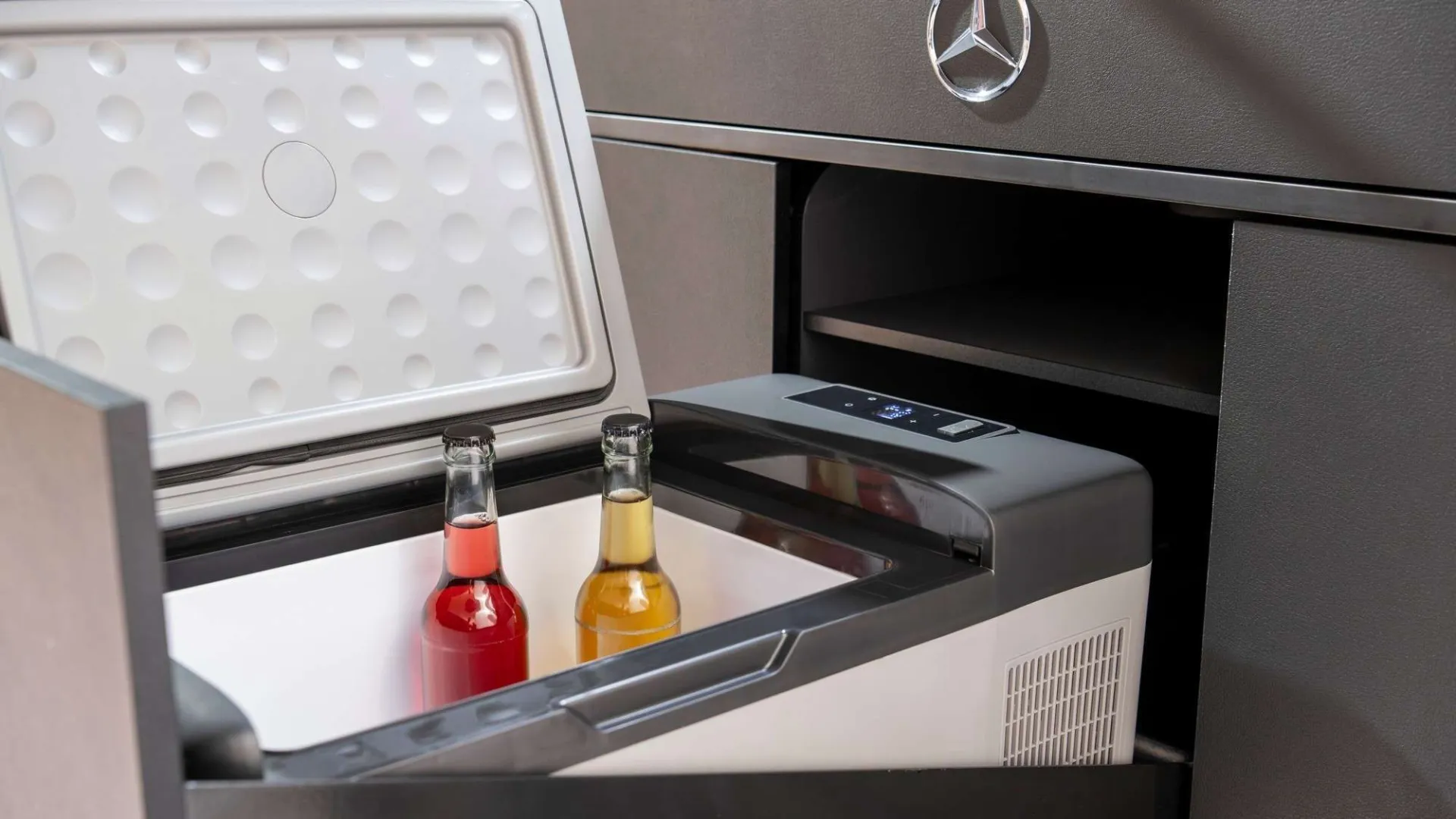 „Mercedes-Benz EQT”: analoginiai prietaisai, „Renault” technologijos ir dvi kemperio versijos