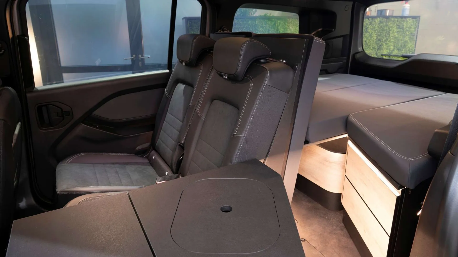 „Mercedes-Benz EQT”: analoginiai prietaisai, „Renault” technologijos ir dvi kemperio versijos